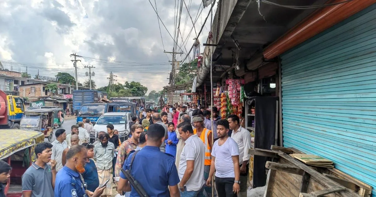 চন্দনাইশের গাছবাড়িয়া পুরাতন কলেজ গেট এলাকায় অবৈধ স্থাপনা উচ্ছেদে অভিযান পরিচালনা করা হয়।